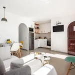 En Apartment *